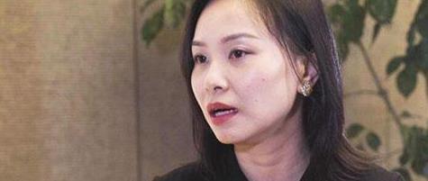 她是中国首富之女,26岁成女富豪,父亲用三个字评价她