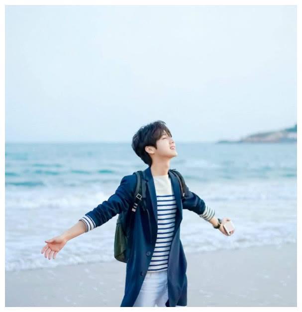 看到鹿晗中学时期的照片,原谅我不厚道的笑了,网友:经历了什么