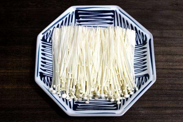 金针菇能否生吃 金针菇能否隔夜吃 金针菇能否生吃 金针菇能否隔夜吃