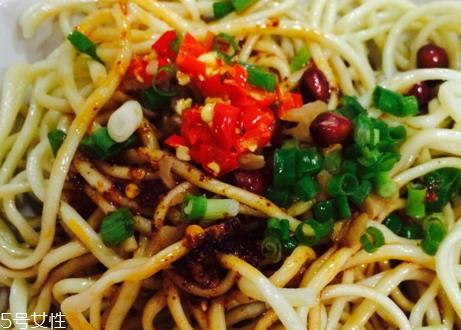 凉面可以放冰箱保存吗 夏天凉面怎么保存 凉面可以放冰箱保存吗 夏天凉面怎么保存