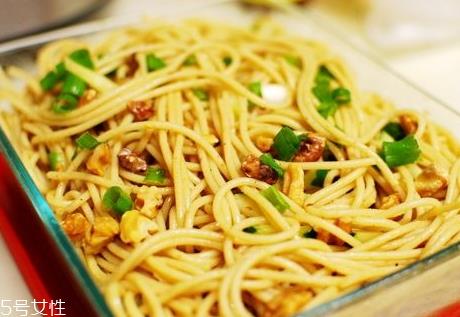 凉面可以放冰箱保存吗 夏天凉面怎么保存 凉面可以放冰箱保存吗 夏天凉面怎么保存