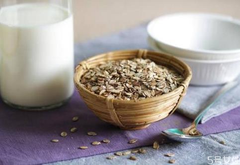 牛奶燕麦粥可以减肥吗 牛奶燕麦粥的做法