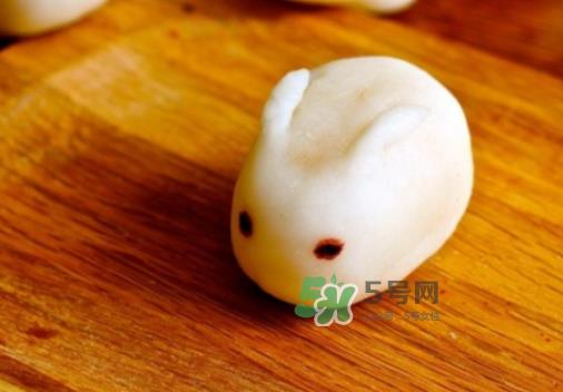 冰皮月饼和广式月饼的区别 冰皮月饼和苏式月饼的区别 冰皮月饼和广式月饼的区别 冰皮月饼和苏式月饼的区别