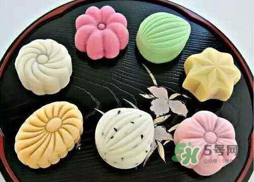 冰皮月饼和广式月饼的区别 冰皮月饼和苏式月饼的区别 冰皮月饼和广式月饼的区别 冰皮月饼和苏式月饼的区别