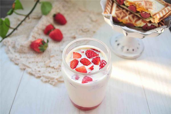 牛奶是脱脂的好还是全脂的好 牛奶减肥期间可以喝吗