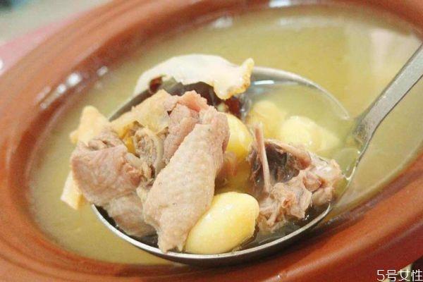 老鸭汤应该怎么做呢 喝老鸭汤有什么好处呢 老鸭汤应该怎么做呢 喝老鸭汤有什么好处呢
