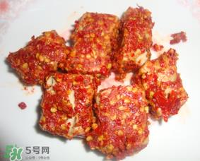 霉豆腐长红霉还能吃吗？霉豆腐为什么会长红霉？