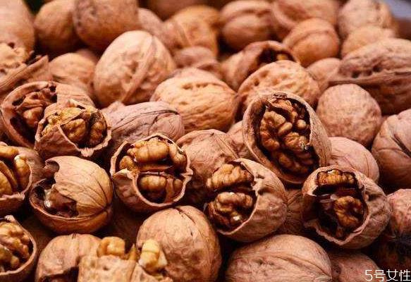 核桃有白毛但是仁没坏能吃吗 核桃有保质期吗