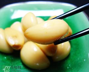 腌大蒜变绿还能吃吗？大蒜腌制后变绿能吃吗？