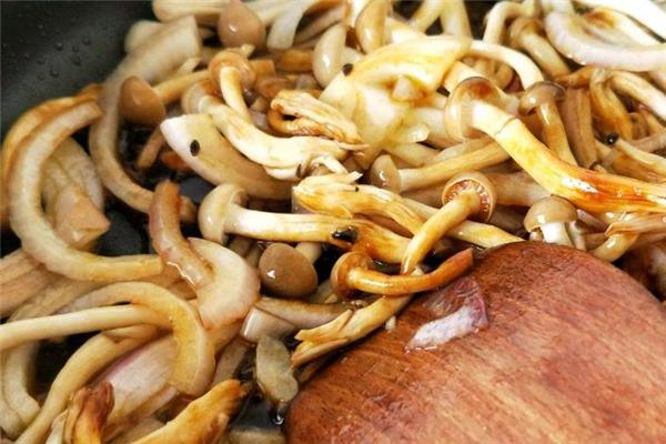 蟹味菇是发物吗 可以放心食用