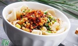 油泼面都放什么调料比较香？油泼面正宗的配料有哪些