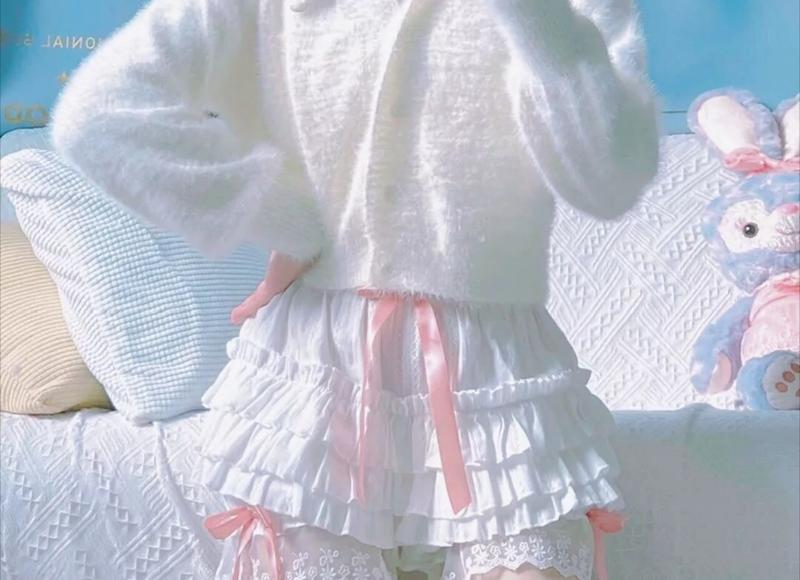 带年轻小三去同学聚会，再见那个“人老珠黄”的前妻，男人崩溃了