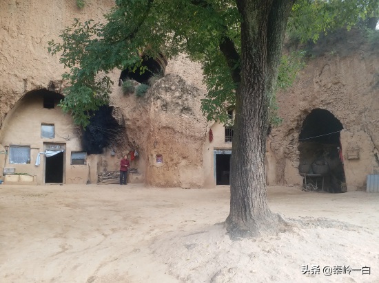 11张深山窑洞照片,让你看看留守老人们的真实生活