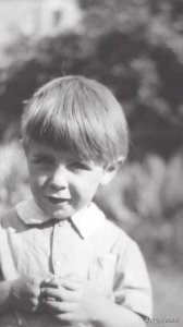 ​霍金的两段婚姻：忍辱接受第一任老婆“一妻二夫”，被第二任虐待