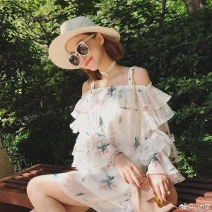 ​LOL五五开女友赵梦玥调笑自己以前才像个网红，清新脱俗