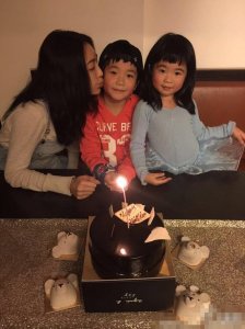 ​曹格为妻子庆生 老婆吴速玲整容前后照片对比吓人