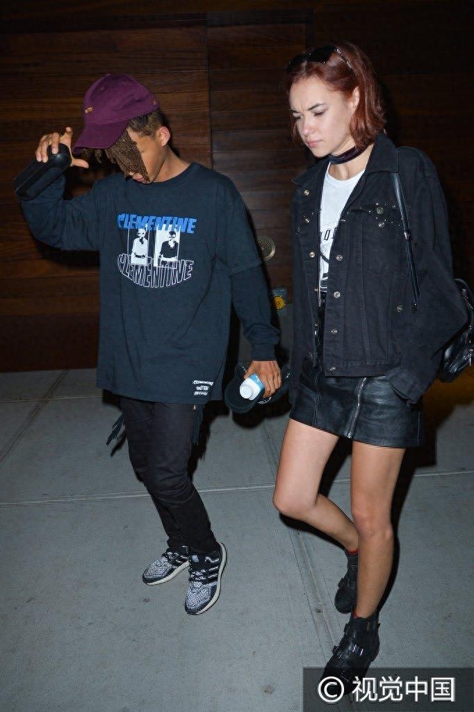 Baby别生气!贾登史密斯望女友似闹误会忙解释 Sarah冷脸不为所动