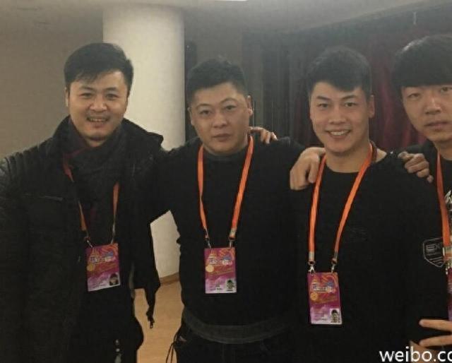 他是《乡爱》里最帅的男人,富二代女友太神秘,金鸿鸣近照曝光