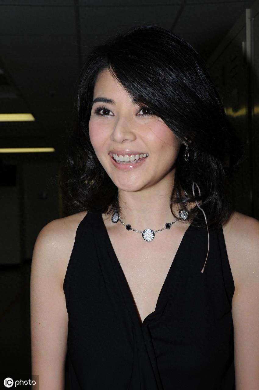 郑伊健的老婆——蒙嘉慧个人相册