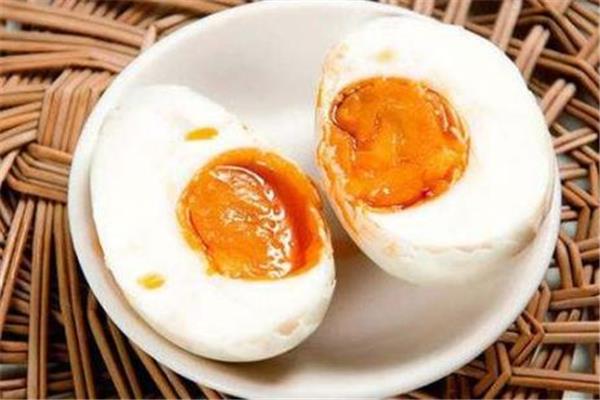 咸鸭蛋咸了怎么处理变淡 咸鸭蛋咸了之后怎么保存的好 咸鸭蛋咸了怎么处理变淡 咸鸭蛋咸了之后怎么保存的好