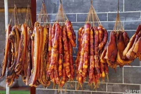 香肠腊肉可以带上飞机吗 香肠腊肉一般煮多久可以吃 香肠腊肉可以带上飞机吗 香肠腊肉一般煮多久可以吃