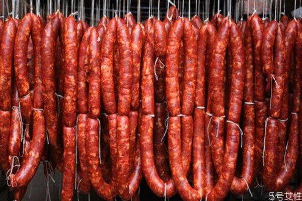 香肠腊肉可以带上飞机吗 香肠腊肉一般煮多久可以吃 香肠腊肉可以带上飞机吗 香肠腊肉一般煮多久可以吃