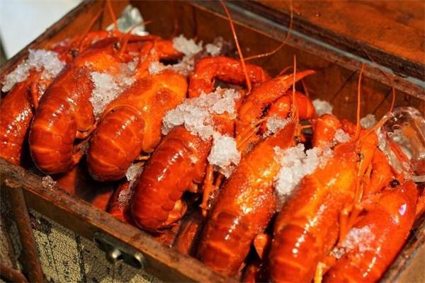 小龙虾用盐水泡会死吗 小龙虾用盐水泡多久 小龙虾用盐水泡会死吗 小龙虾用盐水泡多久