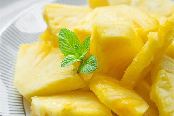 菠萝刺激胃吗 菠萝吃多了会拉肚子吗