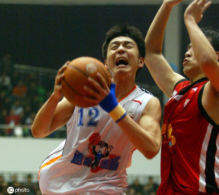 择一城终老！杨鸣宣布退役 回顾辽篮功勋队长生涯