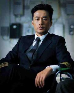 ​谭凯：出生文艺世家，年薪百万转行做演员，今48岁现况如何？