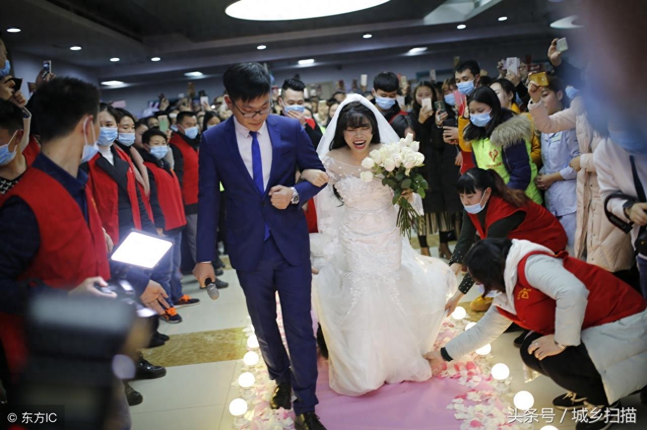 21岁女孩举办一个人的婚礼,仪式后她作出了一个让人泪目的决定