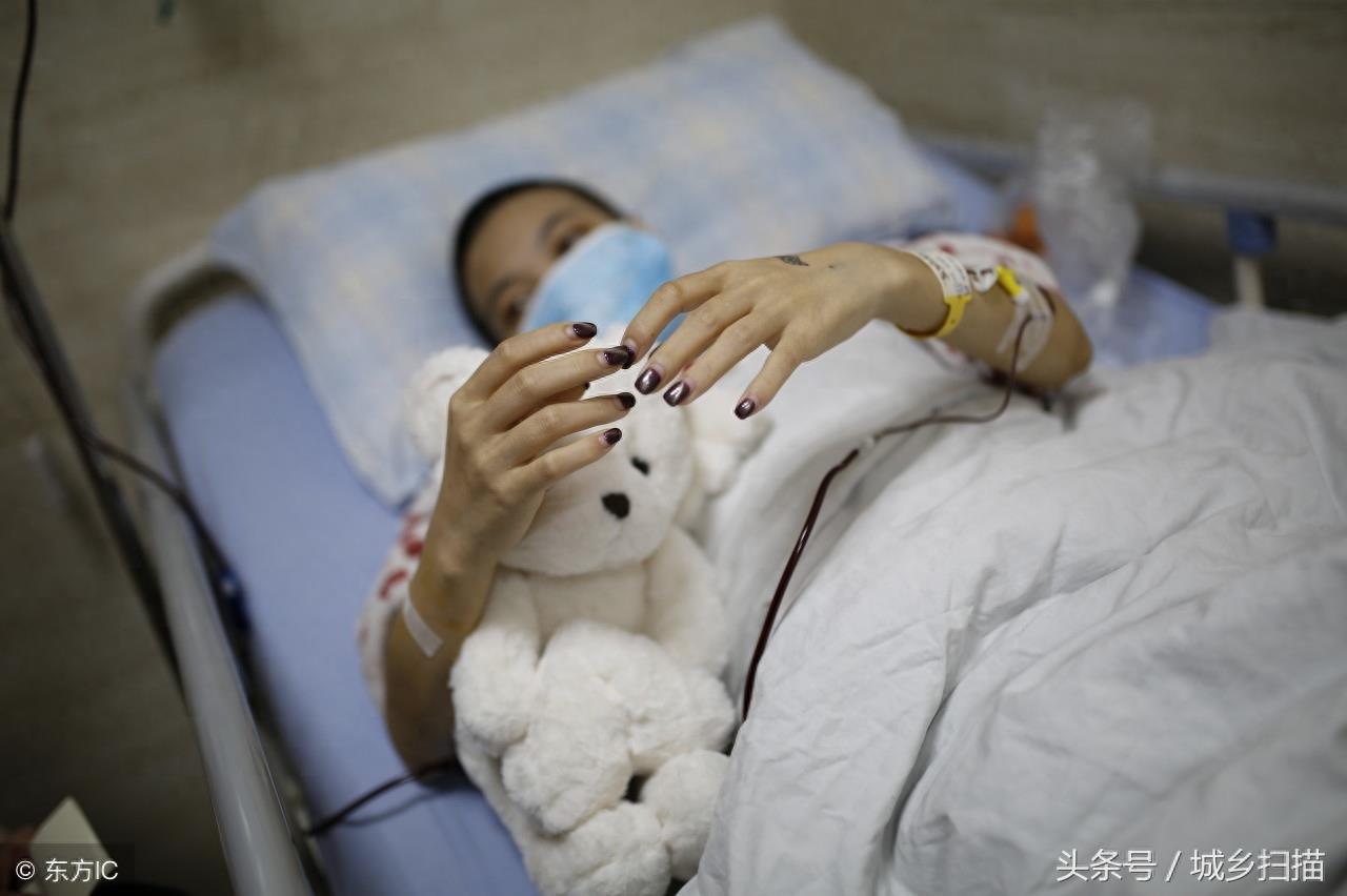 21岁女孩举办一个人的婚礼,仪式后她作出了一个让人泪目的决定