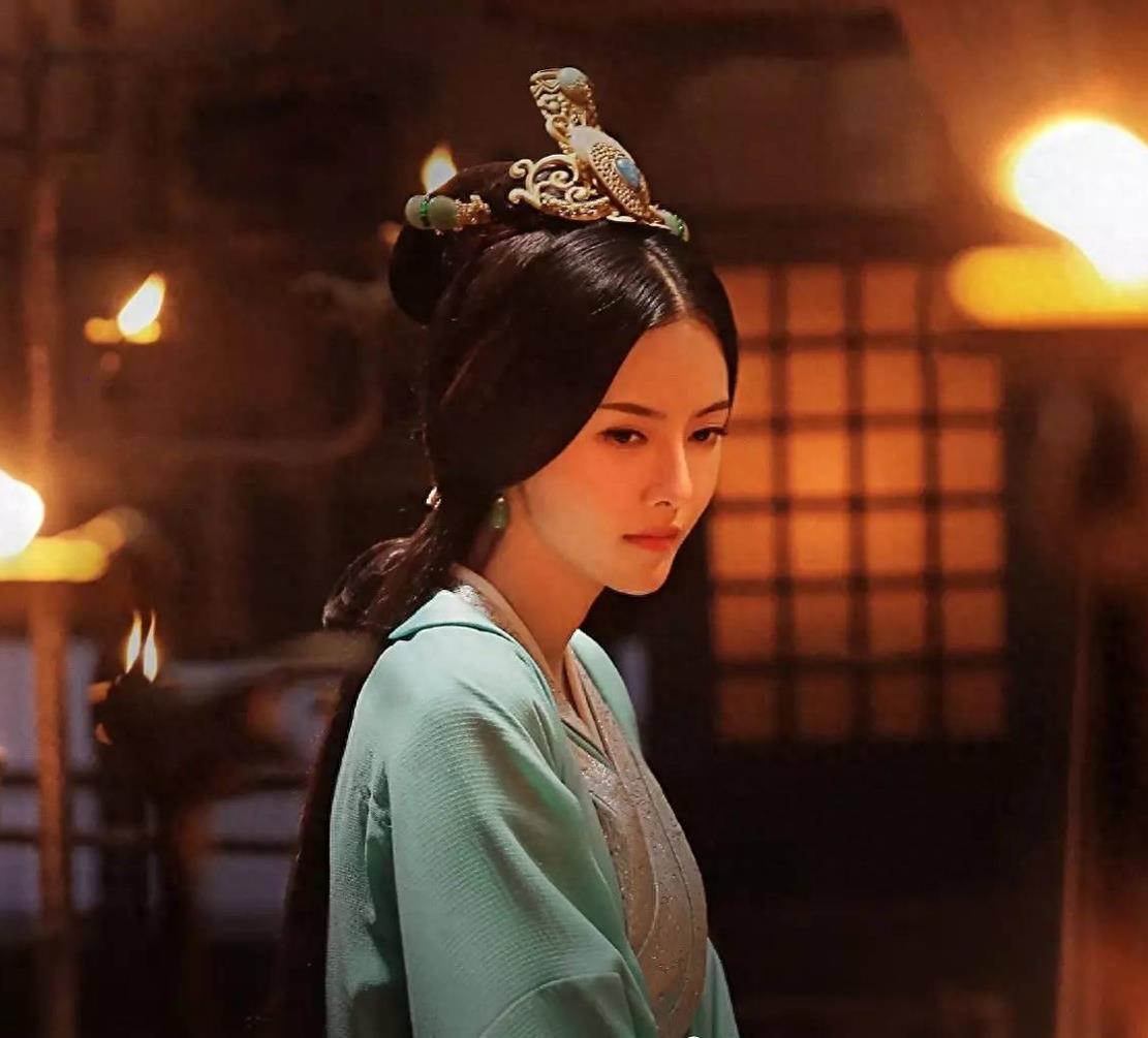 《大军师司马懿之军师联盟》的甄宓，极富古典美的张芷溪