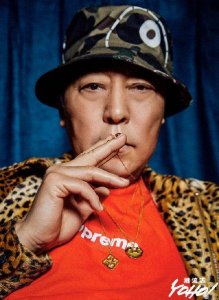 ​苏大强同志时尚大片初体验 优雅潮流轻松驾驭！