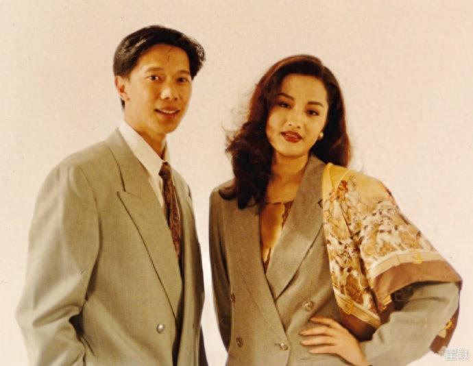 瞿颖晒25年前摩登旧照,网友猛赞年轻时的瞿颖太美了