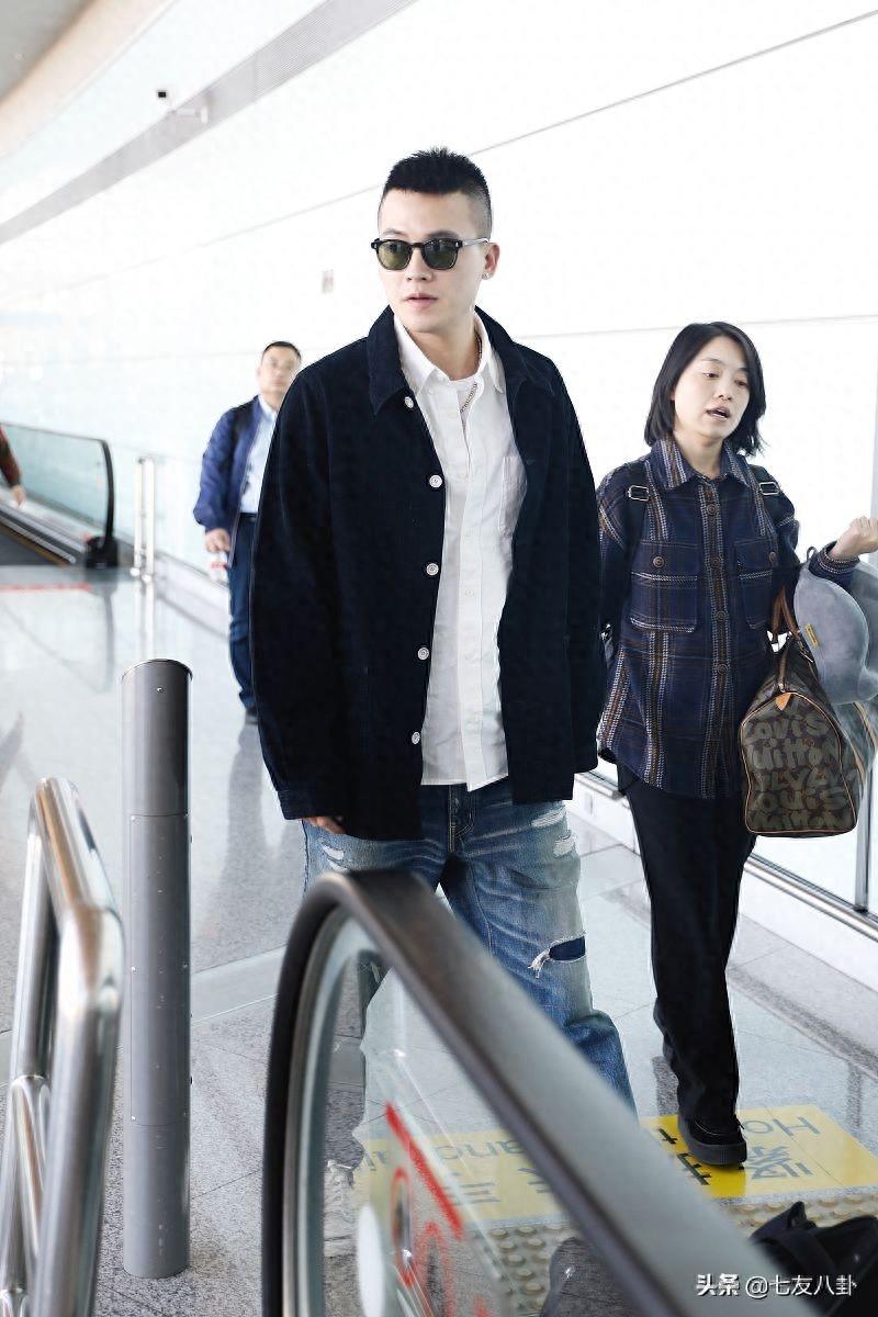 欧豪寸头造型man味十足,露标准邪魅笑撩粉无数