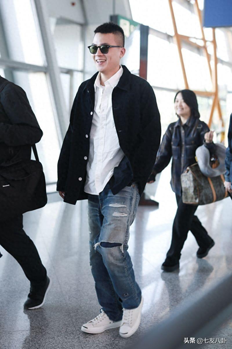 欧豪寸头造型man味十足,露标准邪魅笑撩粉无数