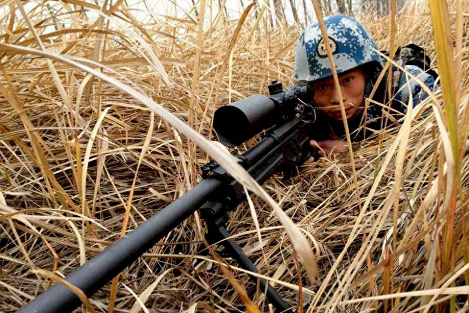 装备先进的中国空降兵“雷神”突击队