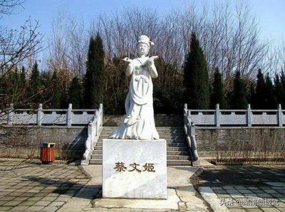 ​蔡文姬父亲蔡邕天生异相，每次出门引来众人围观