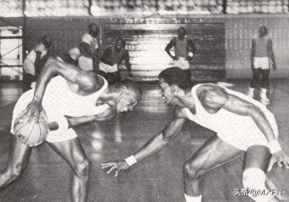 篮球之神乔丹罕见的43张图片,第七张绅士风度炸裂