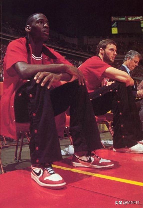 篮球之神乔丹罕见的43张图片,第七张绅士风度炸裂