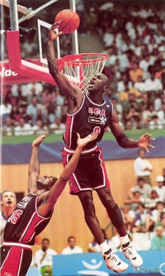 篮球之神乔丹罕见的43张图片,第七张绅士风度炸裂