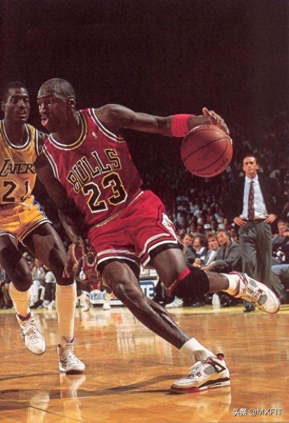 篮球之神乔丹罕见的43张图片,第七张绅士风度炸裂