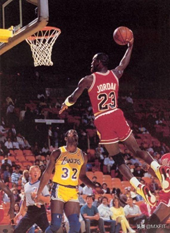 篮球之神乔丹罕见的43张图片,第七张绅士风度炸裂