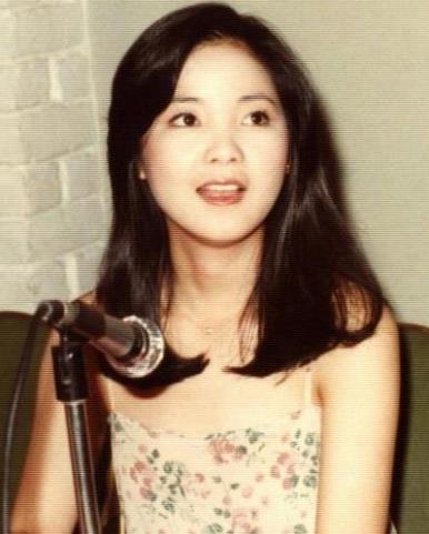 一组邓丽君罕见珍藏照:婉约迷人雍容华贵 古典气质美的令人窒息