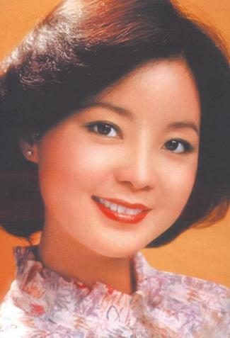 一组邓丽君罕见珍藏照:婉约迷人雍容华贵 古典气质美的令人窒息