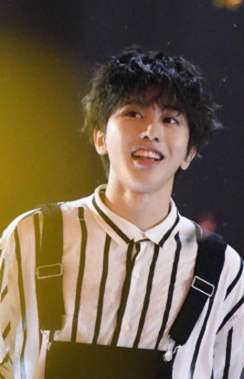 肖战王一博易烊千玺9大男星羊毛卷发型,时髦又帅气,你有同款吗