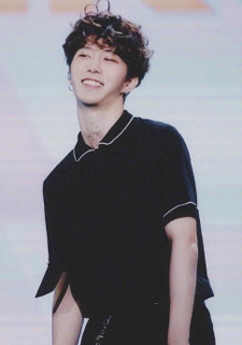 肖战王一博易烊千玺9大男星羊毛卷发型,时髦又帅气,你有同款吗