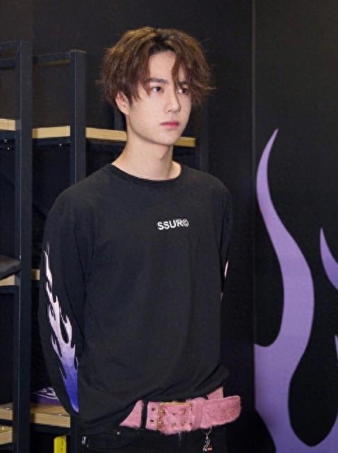 肖战王一博易烊千玺9大男星羊毛卷发型,时髦又帅气,你有同款吗