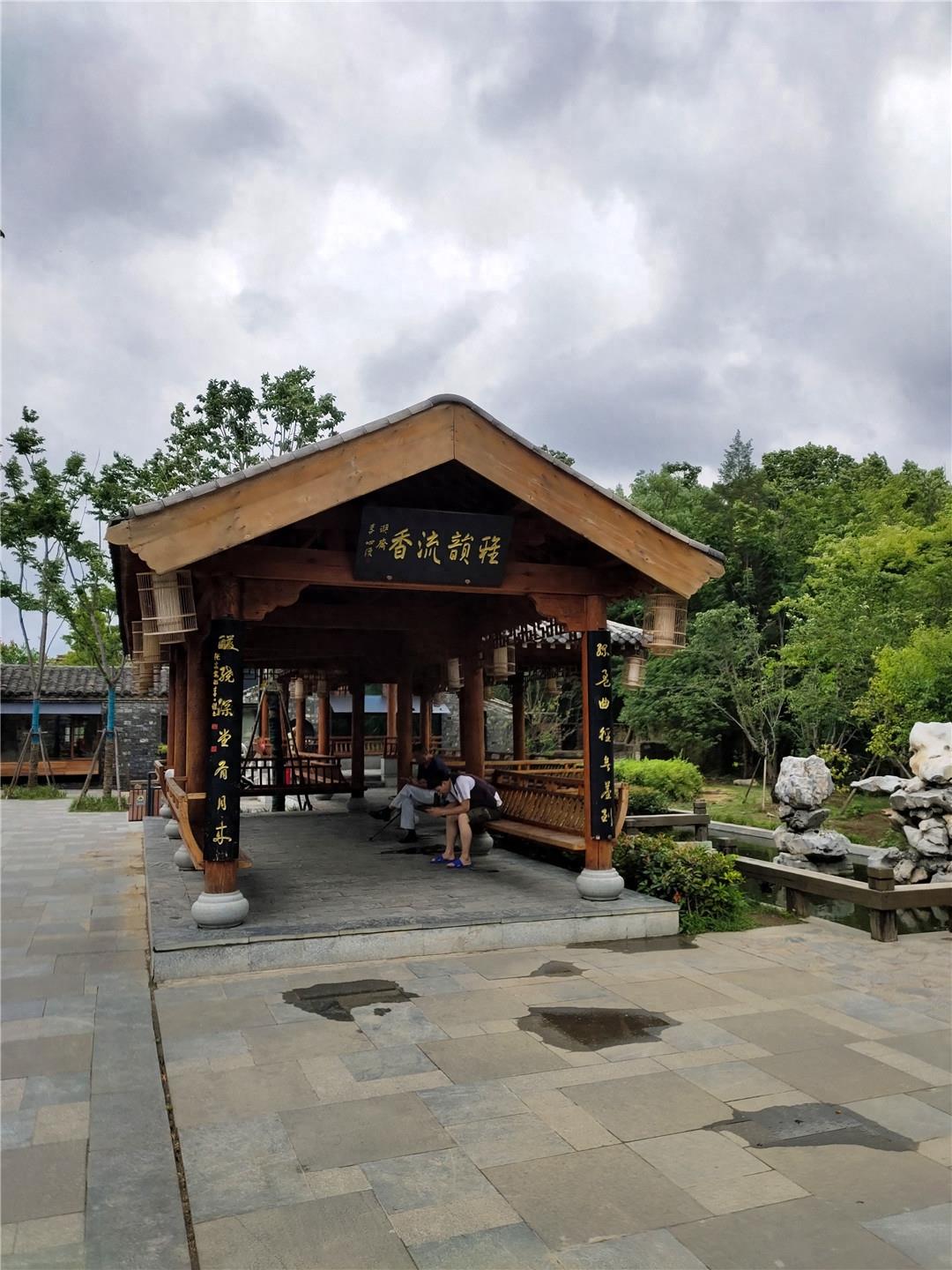 合肥大蜀山的脚下竟还有这样一个地方，半边风景半边街